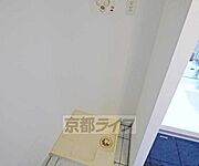 室内に洗濯機置けます。
