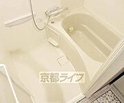 ゆったりとしたバスルームです。
