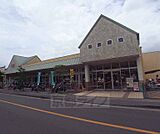 京都生活共同組合コープさがのまで60m 山越通り沿いにあり、ガレージもありますよ。