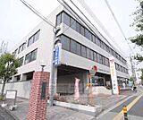 伏見郵便局まで93m 伏見区の郵便局と言えばココ 最寄は近鉄伏見駅になります。駐車場も完備