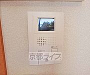 鍵をかけたまま訪問者と会話ができます