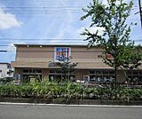 新鮮激安市場 桂店まで200m 桂川街道沿いのディスカウントスーパー。毎日が特売日です。