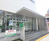 京都中央信用金庫くずは支店まで825m