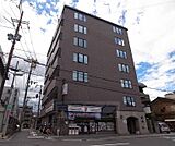 セブンイレブン京都東山安井店まで145m 観光途中にお立ち寄り下さい