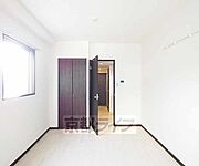 ・端部屋のみ小窓付