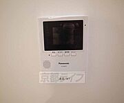 防犯対策にもなるモニター付きインターホンです。