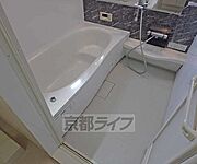 ゆとりある広さの浴室です。