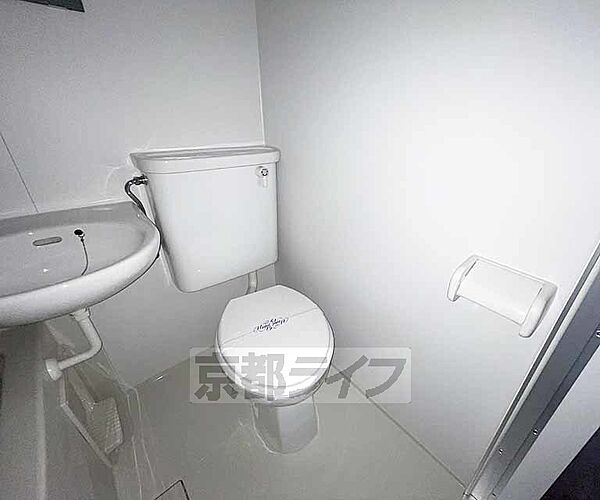 画像7:白くてきれいなトイレです。