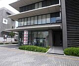 京都銀行二条駅前支店まで143m 二条駅目の前の銀行で非常に便利です。