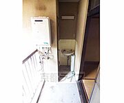 屋根が広くついているので、雨に濡れる心配はありません。