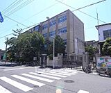 川岡小学校まで450m 活気のある小学校です。
