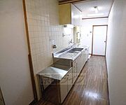 大きなキッチンが入っています。