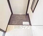 鏡ついてます。