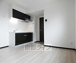 京都市営烏丸線 くいな橋駅 徒歩4分の賃貸マンション 1階1LDKのリビング/ダイニング