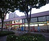 ダックス御池店まで20m 御池通り沿いの大型ドラッグショップ