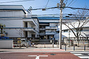 横浜市立本町小学校距離:280m(徒歩4分)