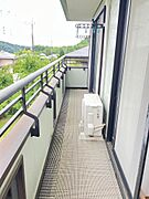 バルコニー　二部屋に渡って接するバルコニー　開放的です！撮影:2025-06-20