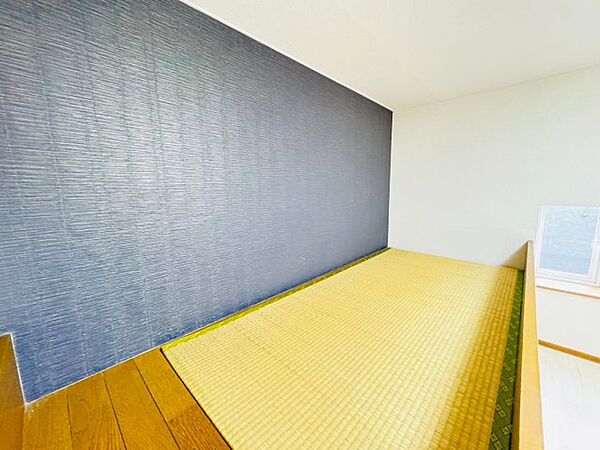 画像12:落ち着いた色調の寝室です