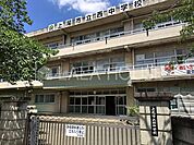 上尾市立西中学校 徒歩9分。 690m