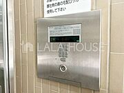 オートロック付き共有玄関で不審者をシャットアウト！お子さまのお留守番にも安心ですね