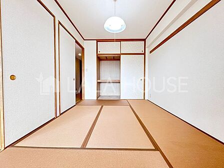 すぐ横になれる和室は、みんながほっと一息つける空間☆