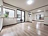 リビング/ダイニング：陽当り良好。日差しの差し込む明るい部屋は光熱費も節約できます。