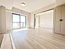 リビング/ダイニング：陽当り良好。日差しの差し込む明るい部屋は光熱費も節約できます。