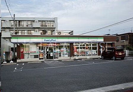 ファミリーマートさいたま日進町二丁目店 徒歩7分。 490m