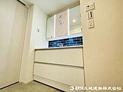 ゆとりの洗面スペースで朝の身支度も快適スムーズに。