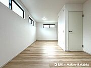 【洋室】お気に入りの家具や小物に囲まれたお部屋はとても居心地の良い空間になりますね