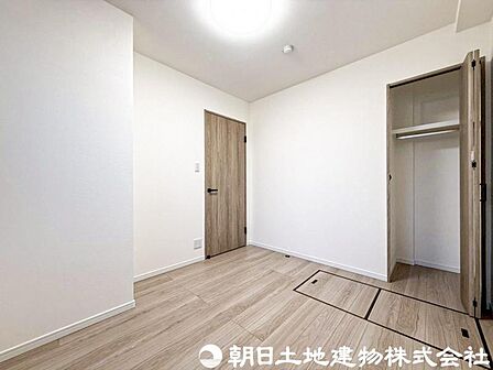 【居室】お子様部屋やワークスペースなど、ライフスタイルに合わせて多目的に活用できる使い勝手の良いお部屋です。