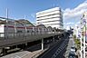 周辺：【東海道本線大船駅】日々の暮らしにゆとりをもたらす立地から駅を利用しやすい利便性に加え、豊かな自然を身近に感じられる住環境で便利です。