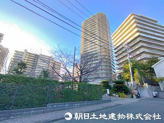 住む人を映し出...