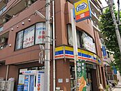ミニストップ板橋本町駅前店 411m