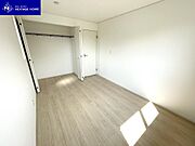 各居室に収納が備えられているので、棚やタンスを用意しなくても整理整頓できます♪