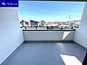 バルコニー：インナーバルコニーは屋根と壁に囲われているので天候に左右されにくく、急な雨でも慌てて洗濯物を取り込まずに済みます♪