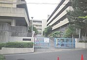 吹田市立片山小学校 760m