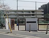 吹田市立山田中学校 660m