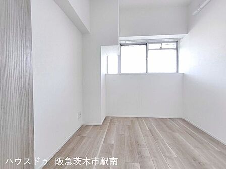 廊下側 洋室