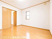 明るくゆとりのある洋室　主寝室にもおすすめです