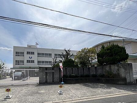 白川小学校 730m