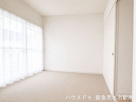 収納付きで使い勝手の良い洋室(※イメージ画像処理)