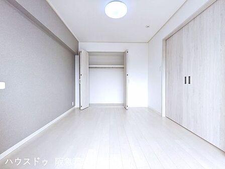 バルコニー側 6.0帖の洋室