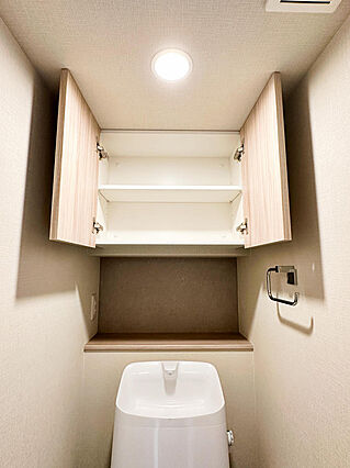 トイレにも収納...