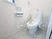 【新規交換済みトイレ】 ◆ウォシュレット付きトイレに新規交換済みです♪気になる水回りは綺麗にリノベーションされております。