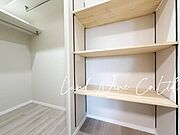 【大容量のWIC付】 ◆たっぷり容量のウォークインクローゼットをご用意しました。衣類だけでなく、かさばりがちなお荷物もすっきりと収納できます。