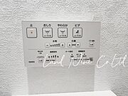【温水洗浄便座】 ◆便座の温度設置が可能で快適！お湯で洗い流すことができるためお肌にも優しい快適設備です。