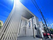【閑静な住宅街に佇む家】 ◆近隣は静かで穏やかな住宅街が広がっています。都会の喧騒から離れ、のんびり静かにお過ごしいただけます。