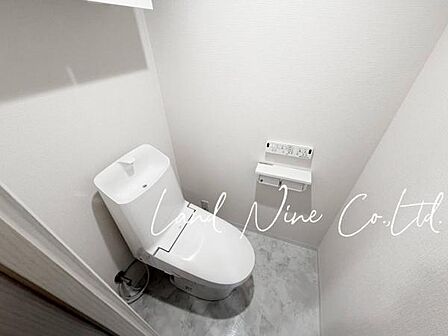 【新規交換済みトイレ】 ◆ウォシュレット付きトイレに新規交換済みです♪気になる水回りは綺麗にリノベーションされております。