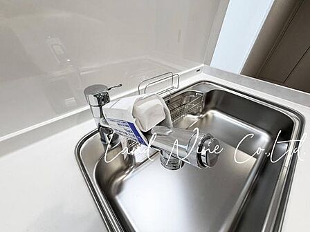 【浄水器一体型水栓】 ◆浄水器は水道水に含まれる残留塩素濃度軽減や不純物除去に効果があります。